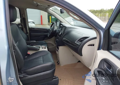 2016 Chrysler Town & Country Touring z USA, uszkodzony, nr VIN 2C4RC1BG3GR260777